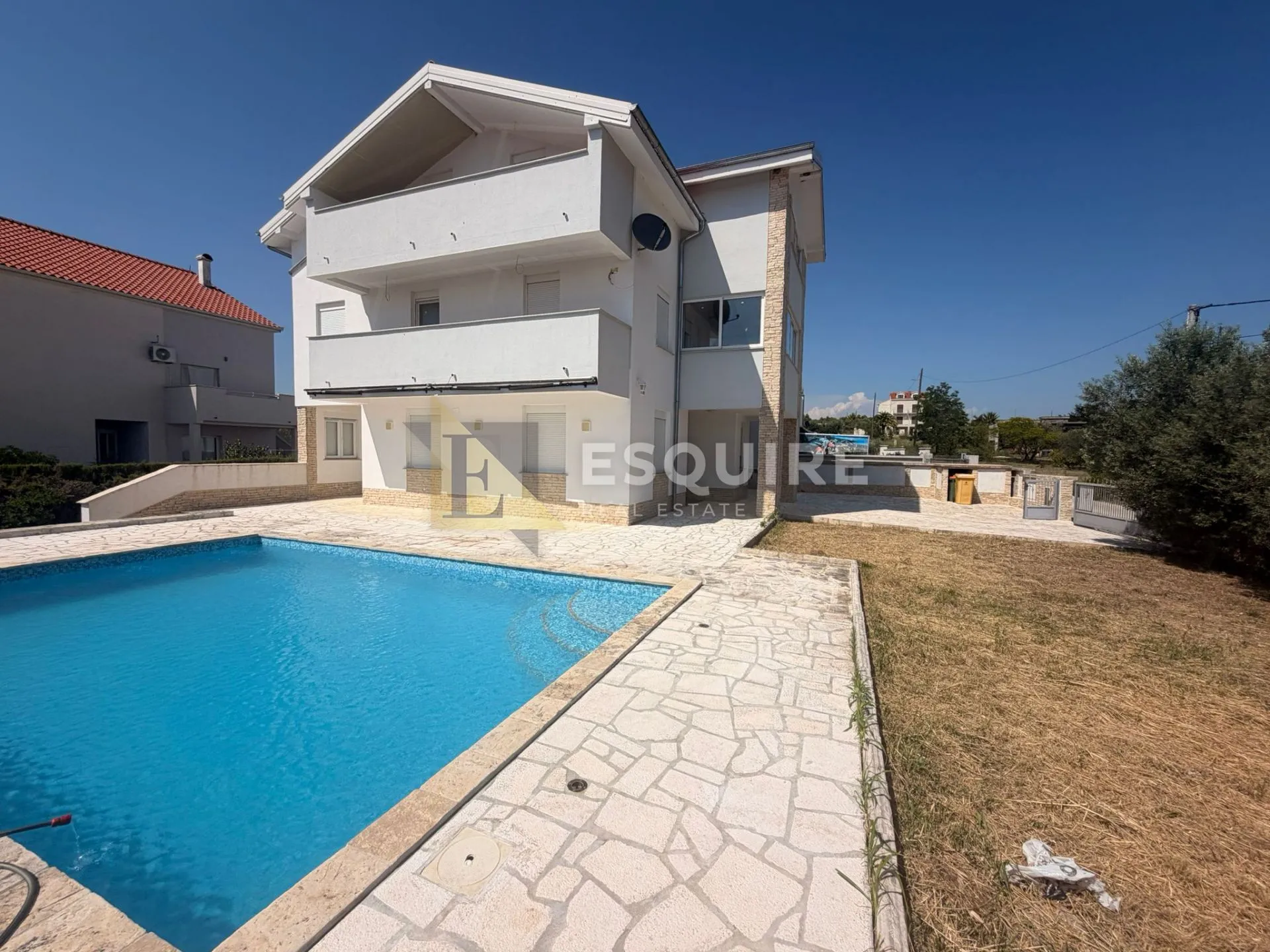 donja jagodnja - apartmanska kuća s bazenom - 540m2 - slika 5