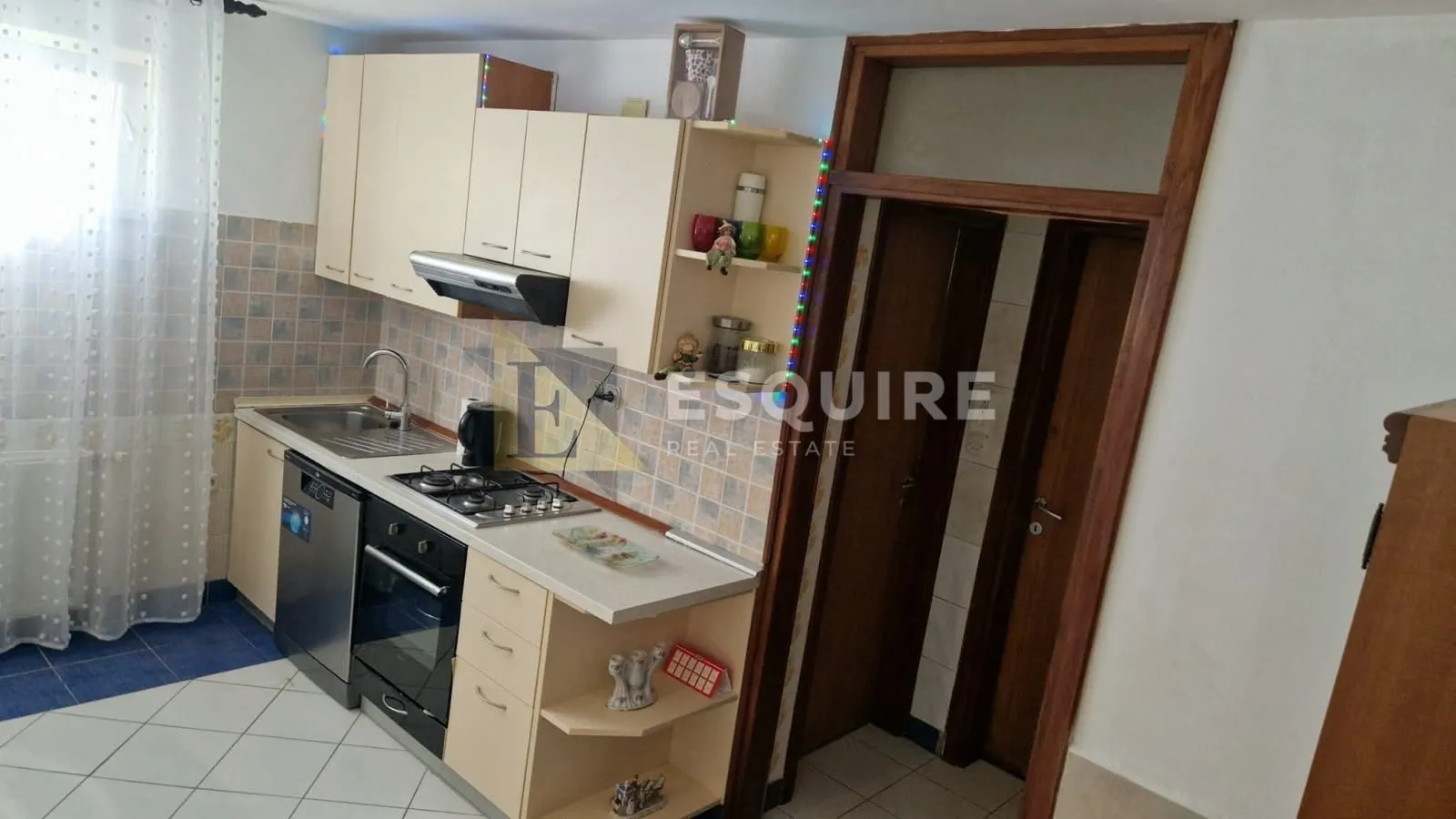 bili brig - trosoban stan u suterenu - 87m2 - slika 17
