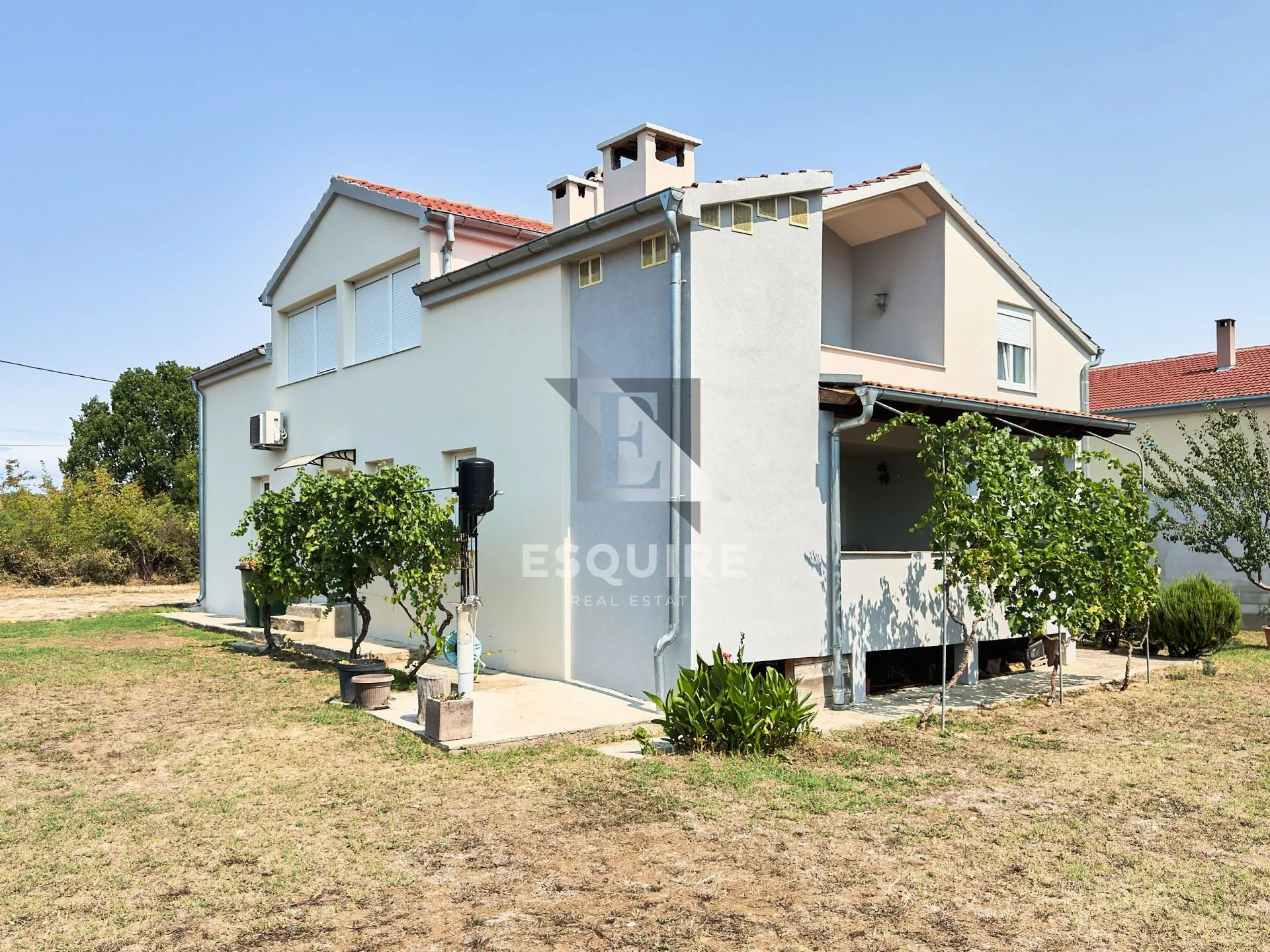 zemunik donji - samostojeća katnica s velikim dvorištem - 260m2 - slika 26