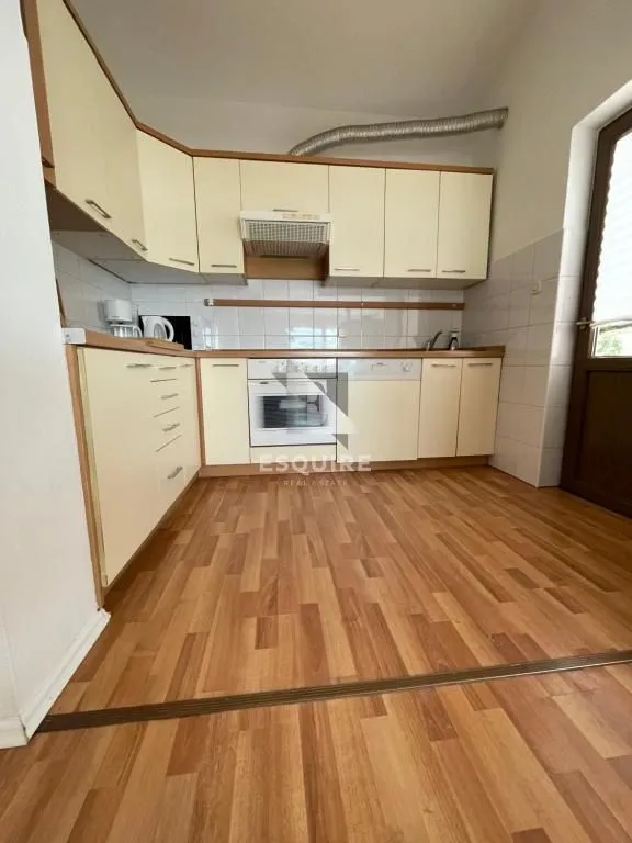 ljubač - samostojeća kuća s velikom okućnicom 1. red do mora - 702m2 - slika 11