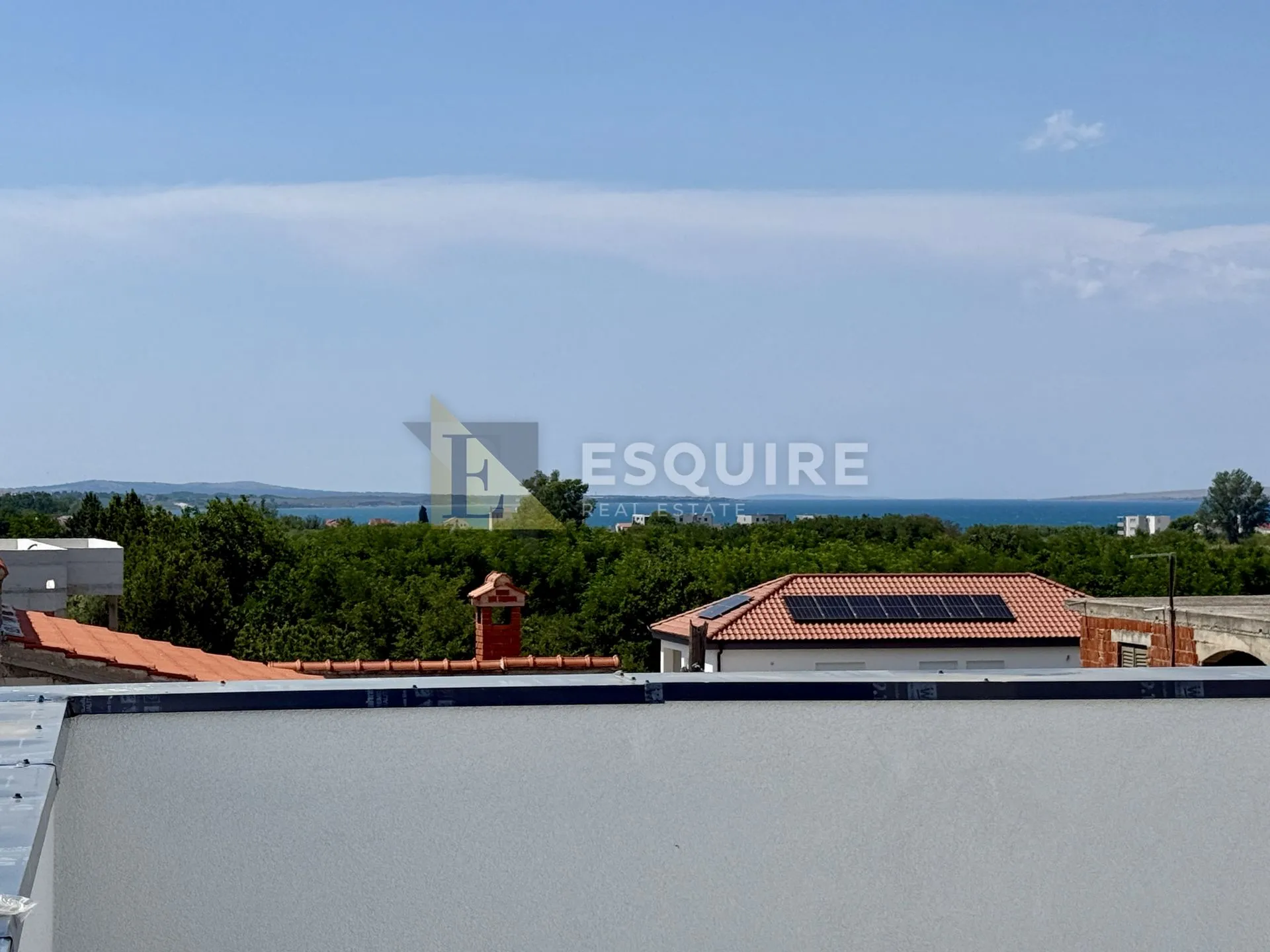 grbe / nin – moderna vila s bazenom, krovnom terasom i dodatnom parcelom! - slika 9