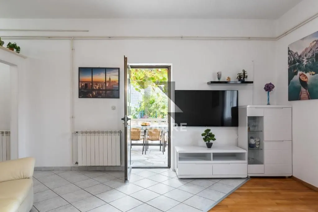 brač - sutivan - kuća sa dvije stambene jedinice i bazenom - 425m2 - slika 35