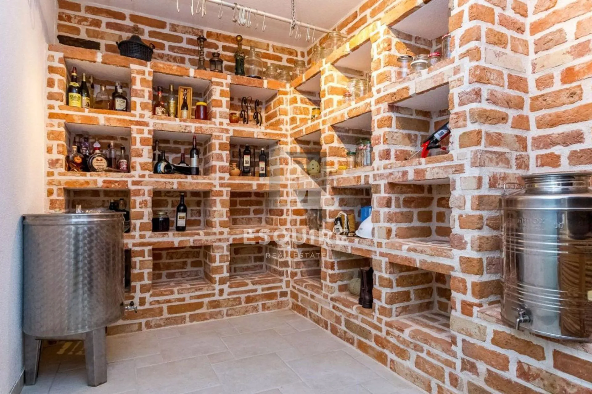sukošan - kuća sa tri stana ukupne stambene površine - 345m2 - slika 30