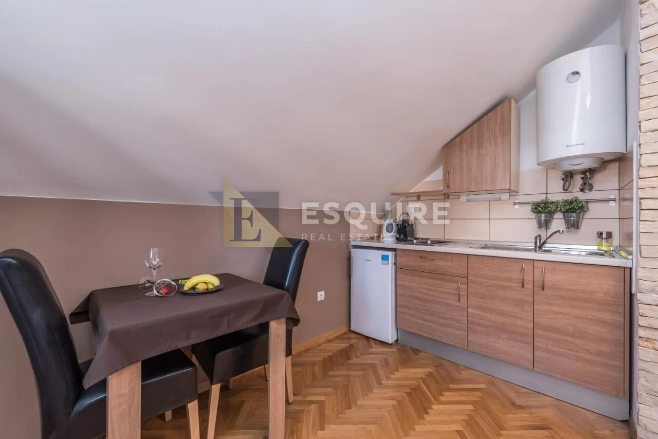 zadar - zgrada u centru stare jezgre grada sa 6 apartmana i 2 poslovna prostora - slika 19