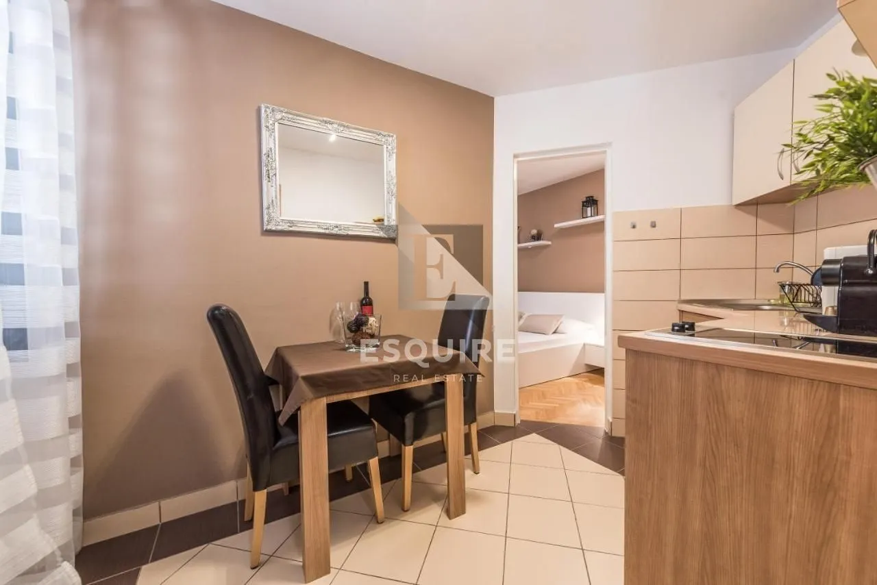 zadar - zgrada u centru stare jezgre grada sa 6 apartmana i 2 poslovna prostora - slika 25