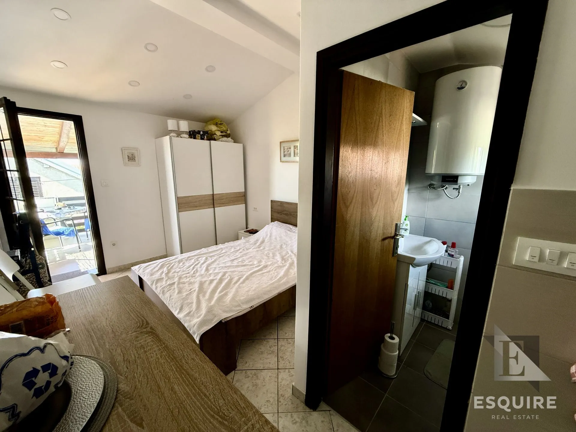 privlaka – škrapavac, namještena kuća s tri stana, 500 m od mora - slika 27