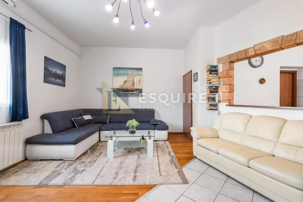 brač - sutivan - kuća sa dvije stambene jedinice i bazenom - 425m2 - slika 3