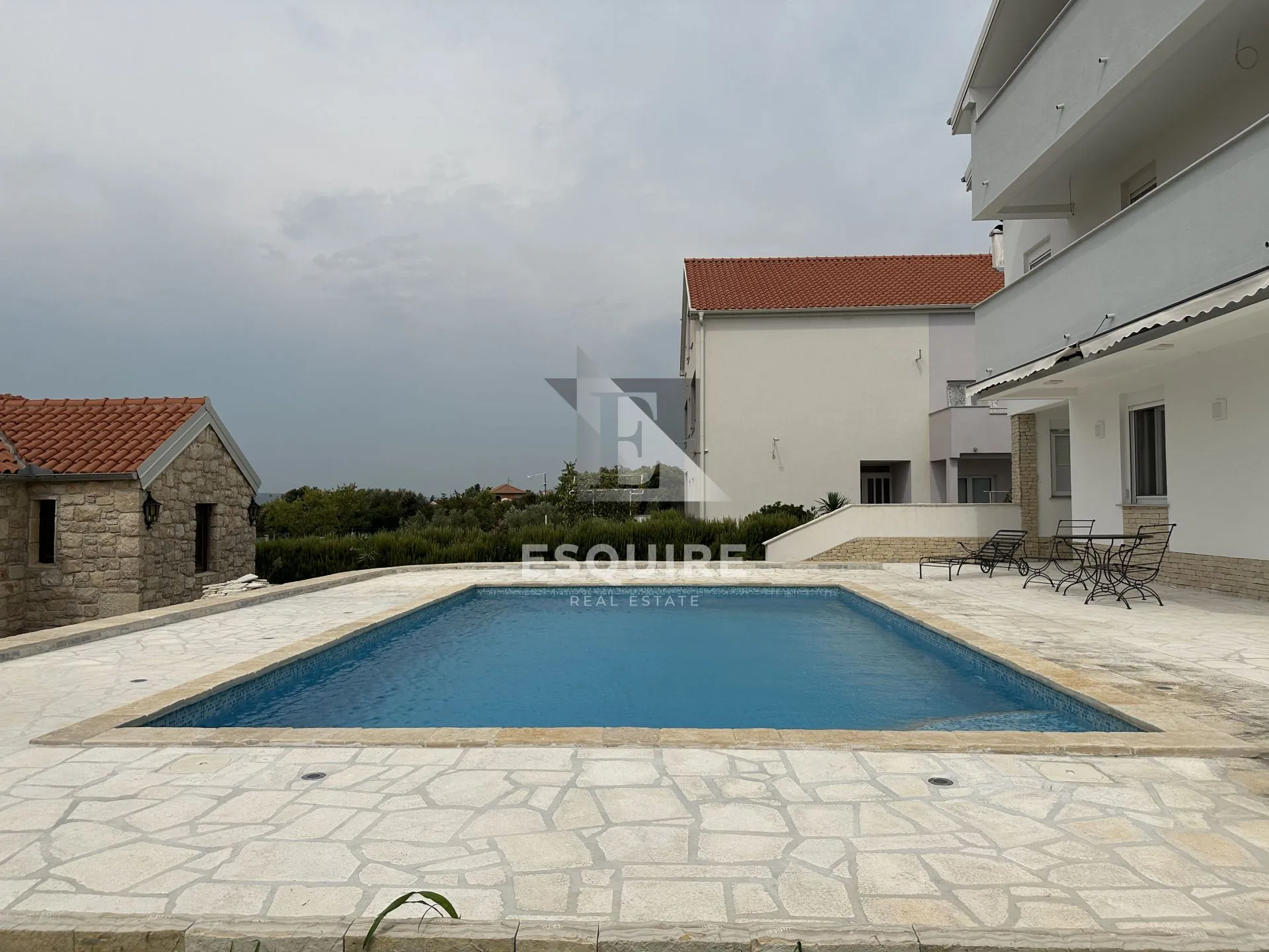 donja jagodnja - apartmanska kuća s bazenom - 540m2 - slika 41