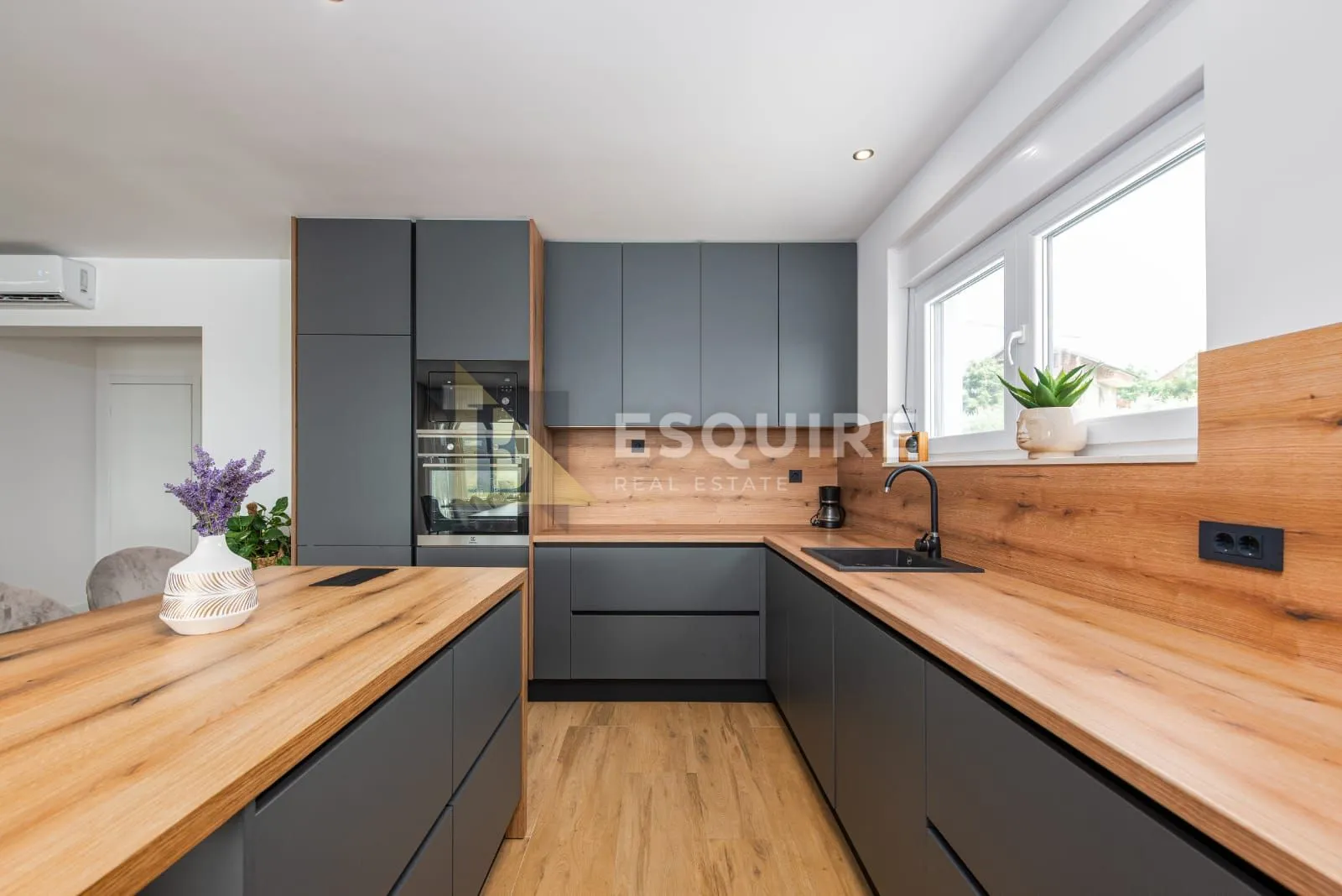 tinj - luksuzna villa s velikom okucnicom - slika 10