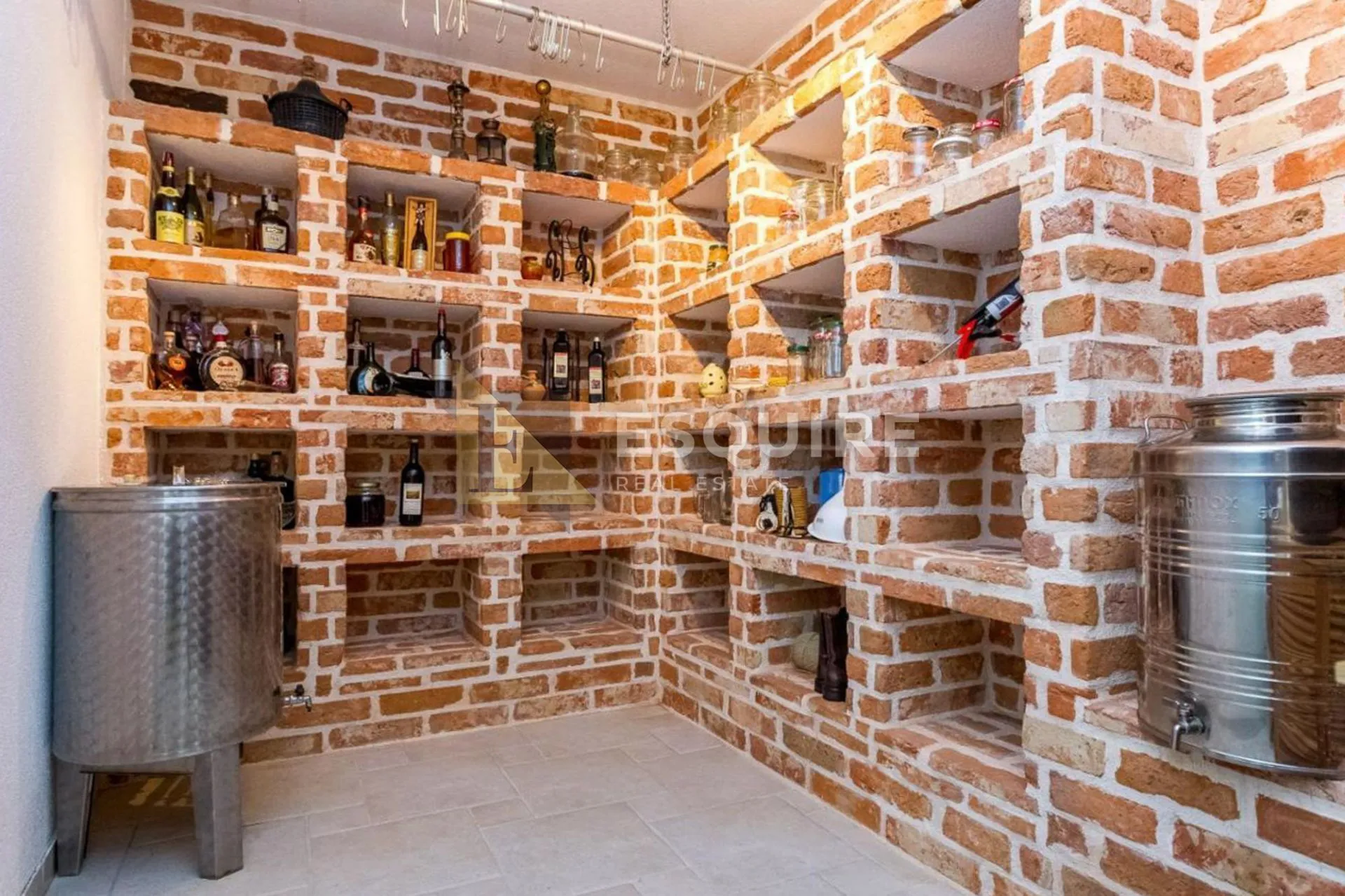 sukošan - kuća sa tri stana ukupne stambene površine - 345m2 - slika 30
