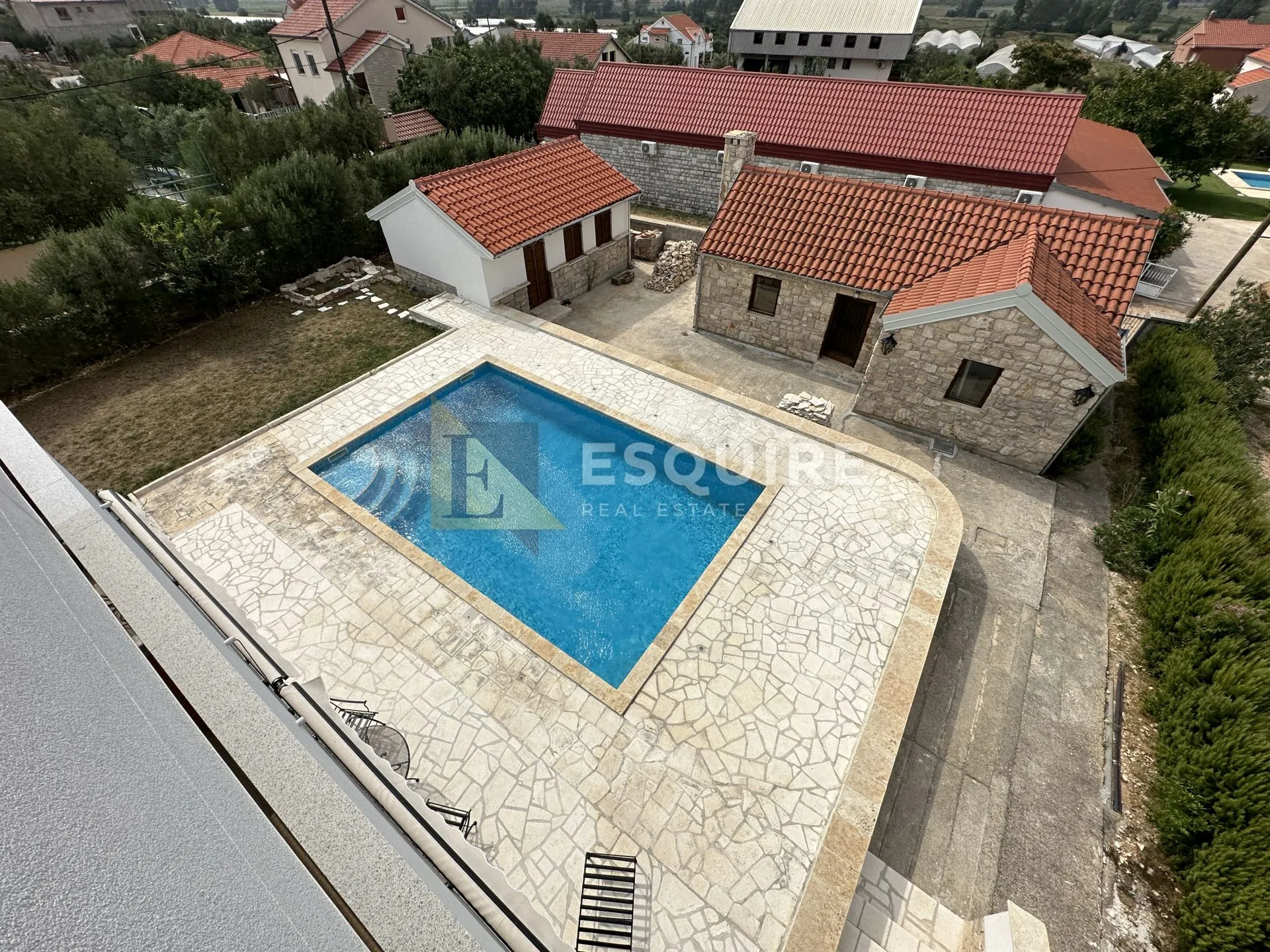 donja jagodnja - apartmanska kuća s bazenom - 540m2 - slika 46