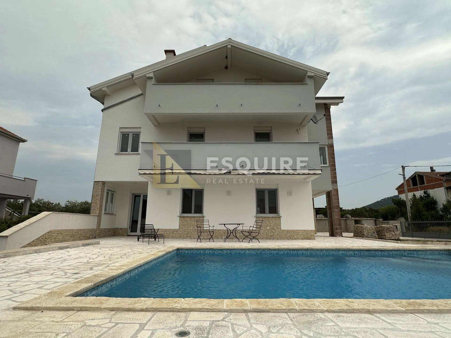 donja jagodnja - apartmanska kuća s bazenom - 540m2 - slika 32