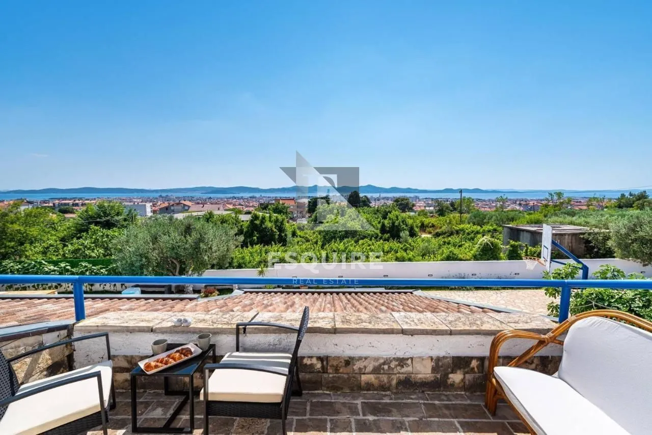 zadar - kuća sa bazenom i pogledom na terenu od 1200m2 - slika 15