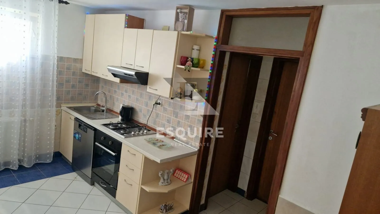 bili brig - trosoban stan u suterenu - 87m2 - slika 17