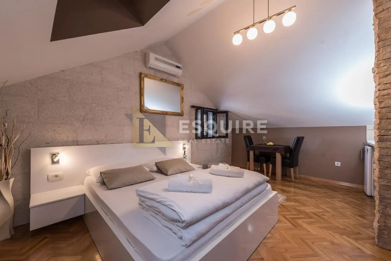 zadar - zgrada u centru stare jezgre grada sa 6 apartmana i 2 poslovna prostora - slika 4
