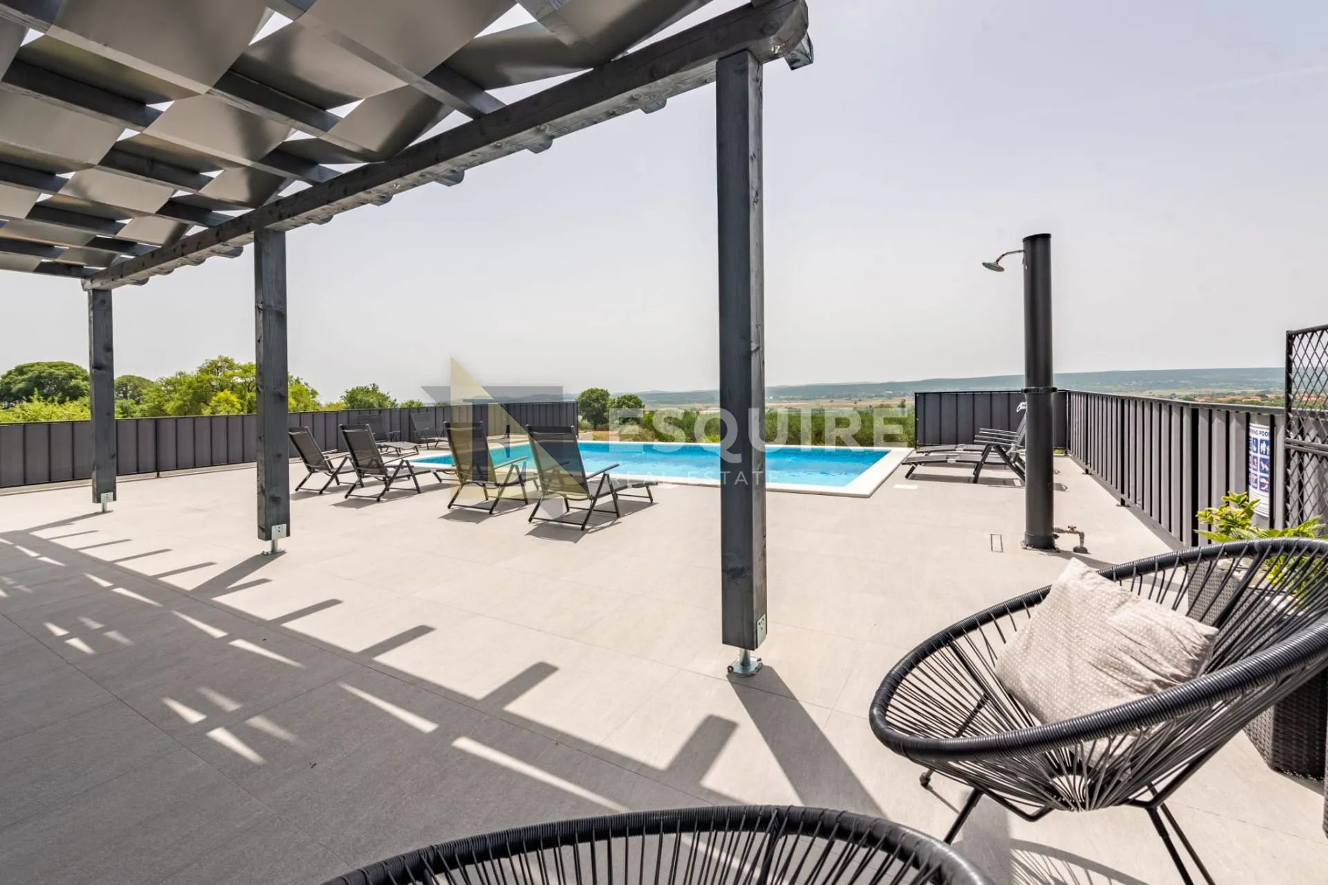 tinj - luksuzna villa s velikom okucnicom - slika 28