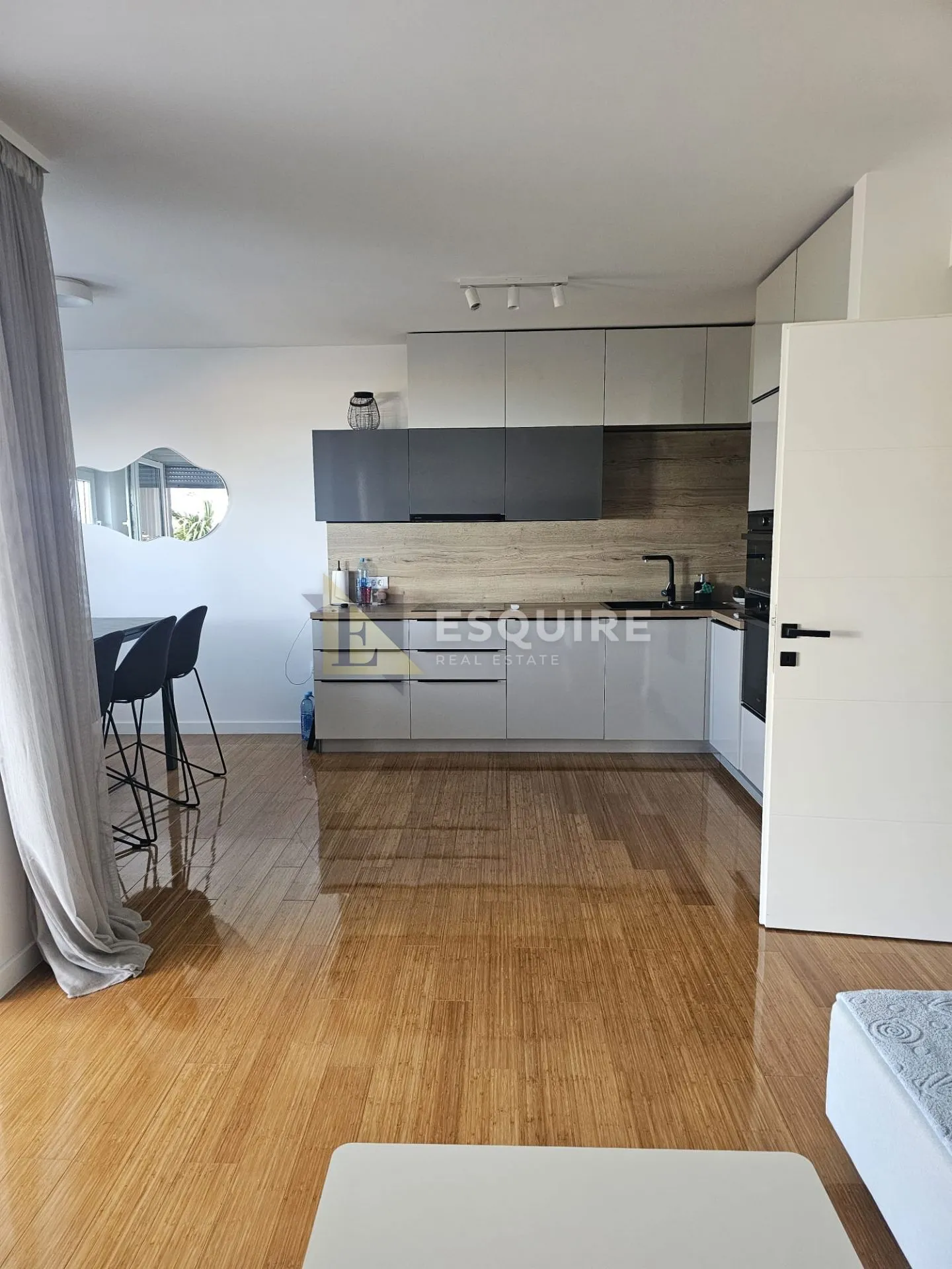 diklo - dvosoban stan s vrtom i garažom 1. red do mora - 89m2 - slika 2