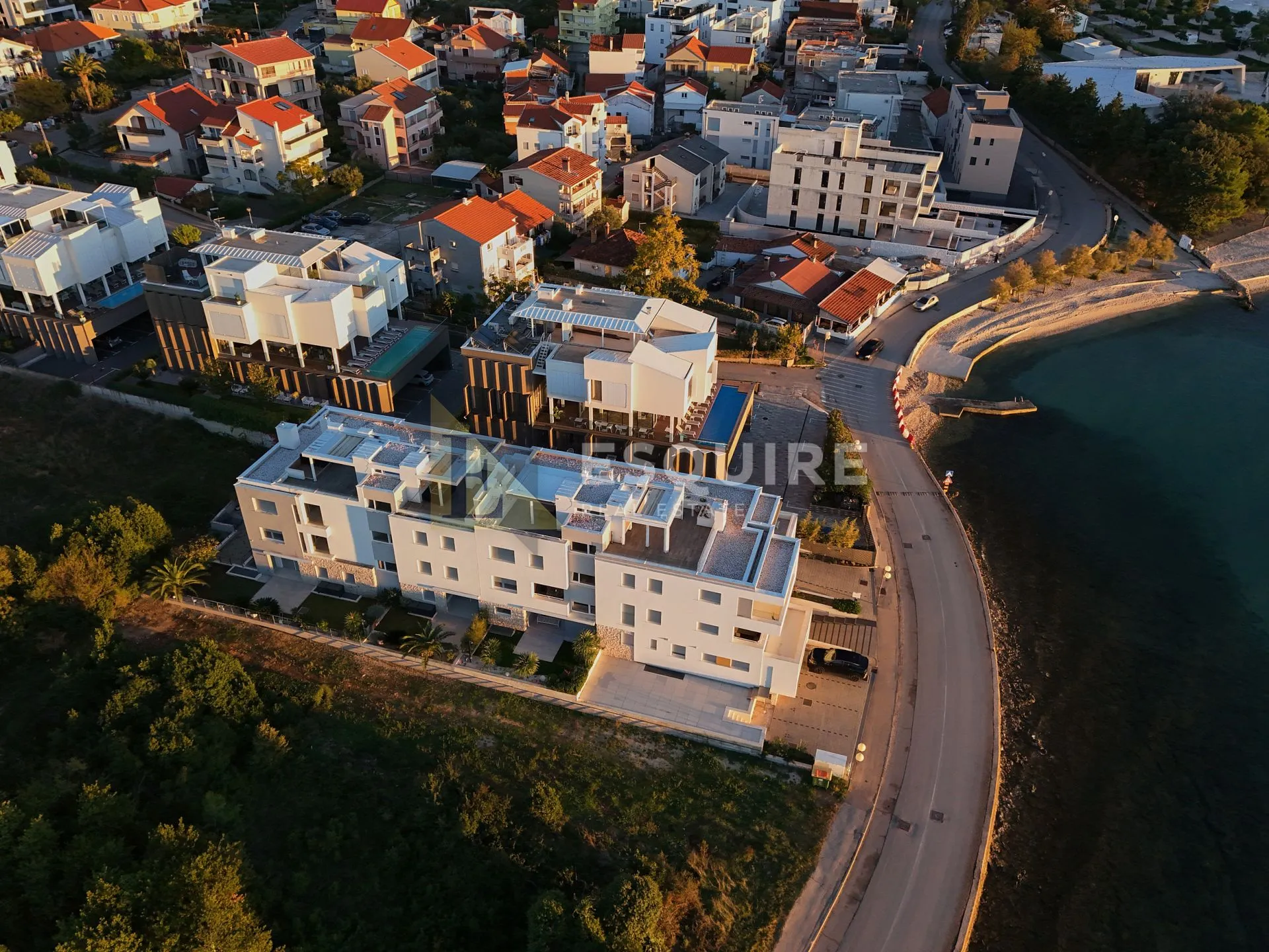 diklo - dvosoban stan s vrtom i garažom 1. red do mora - 89m2 - slika 3