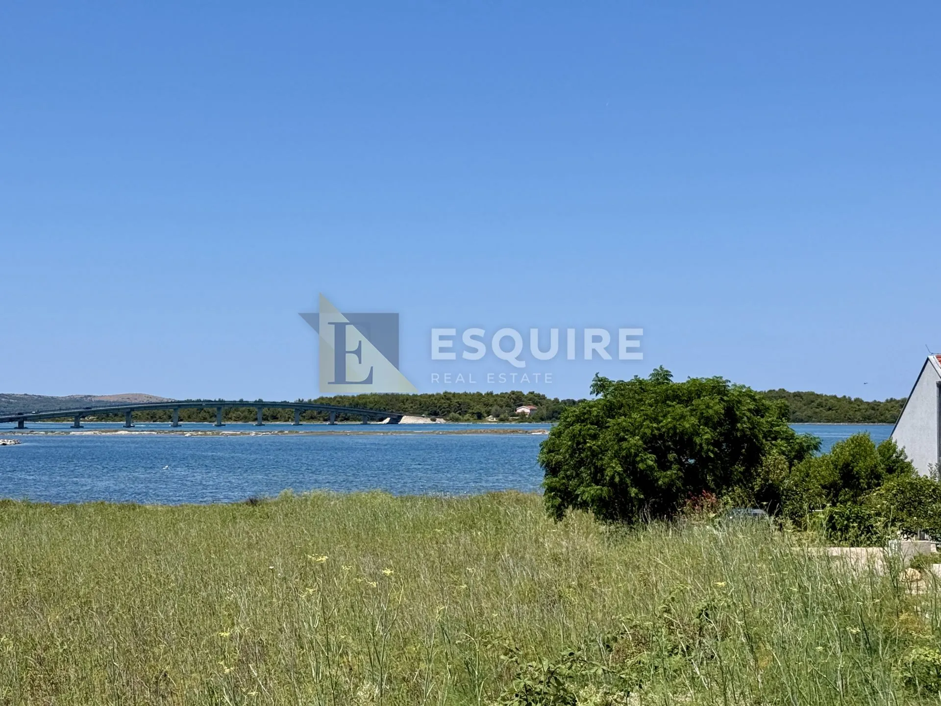 PRIVLAKA – Atraktivno građevinsko zemljište 1.526 m² u blizini mora!