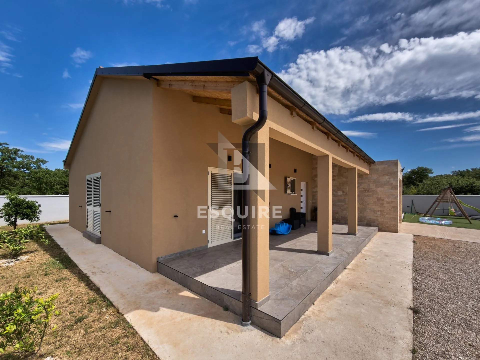 murvica - trosobna prizemnica s velikom okućnicom i bazenom - 235m2 - slika 2