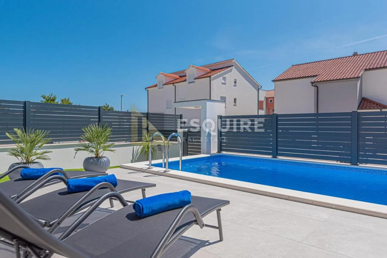 vodice - moderna vila s bazenom - slika 13
