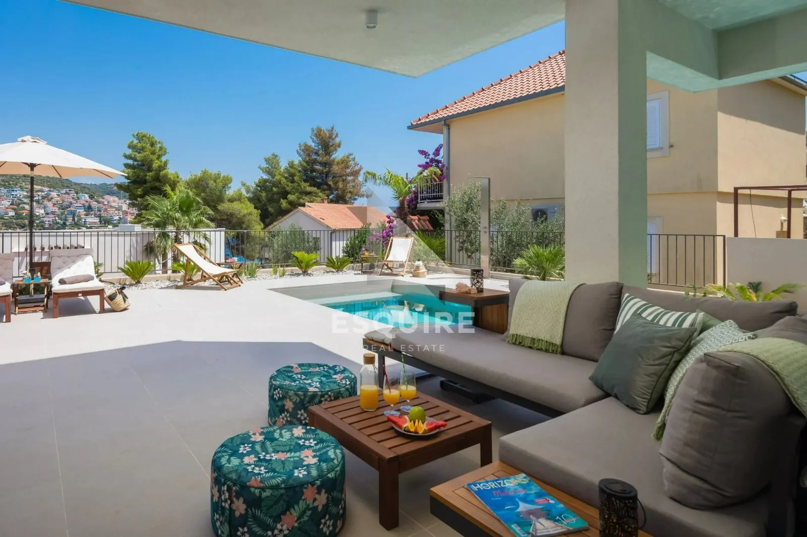 split luksuzna vila 2. red uz pješćanu plažu - slika 33