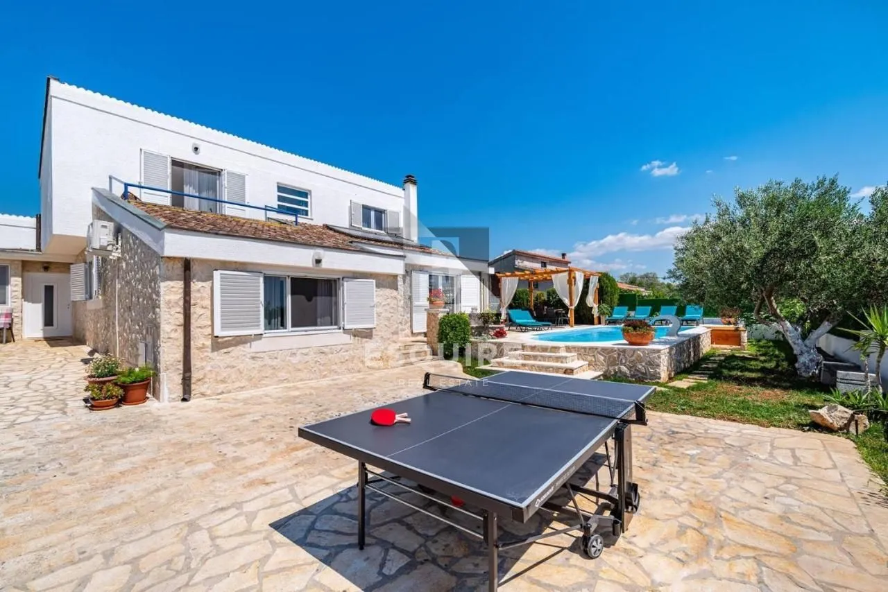 zadar - kuća sa bazenom i pogledom na terenu od 1200m2 - slika 12