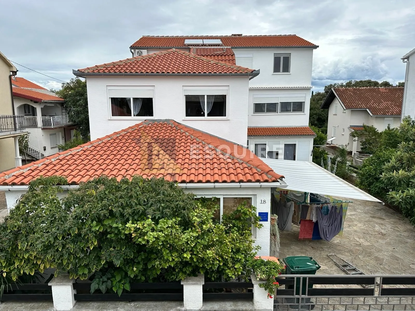 ZADAR-PETRČANE Apartmanska kuća s 5 apartmana i stanom - Petrčane, Zadar