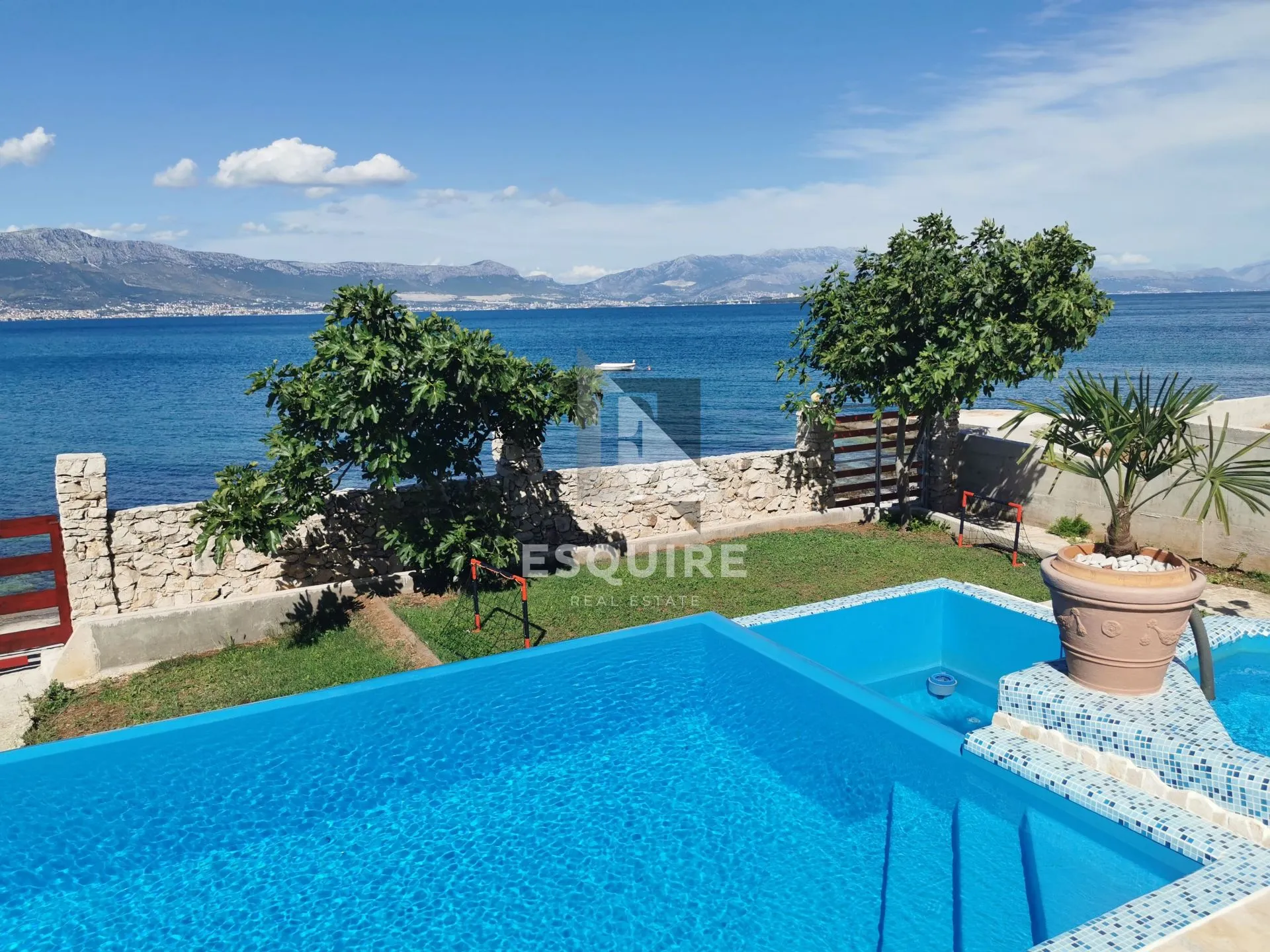 čiovo - slatine villa u prvom redu do mora - slika 21