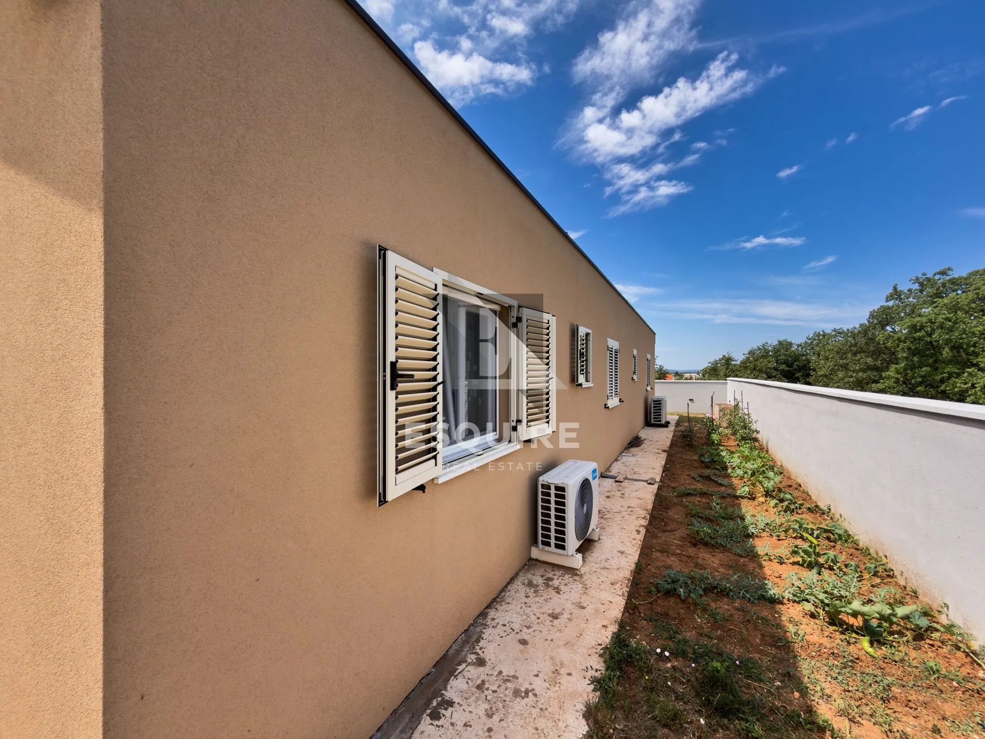 murvica - trosobna prizemnica s velikom okućnicom i bazenom - 235m2 - slika 19