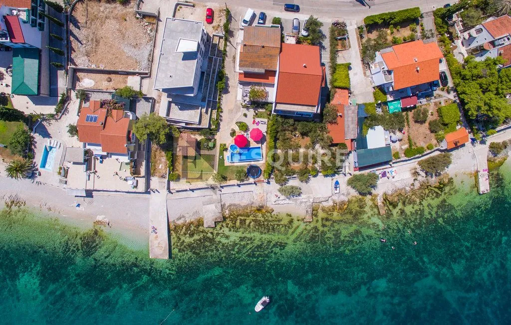 čiovo - slatine villa u prvom redu do mora - slika 2