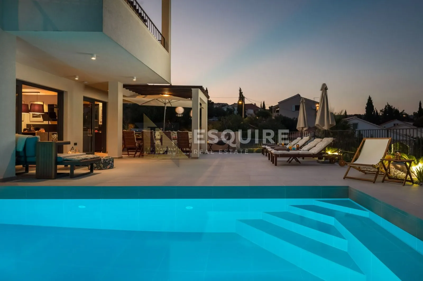 split luksuzna vila 2. red uz pješćanu plažu - slika 4