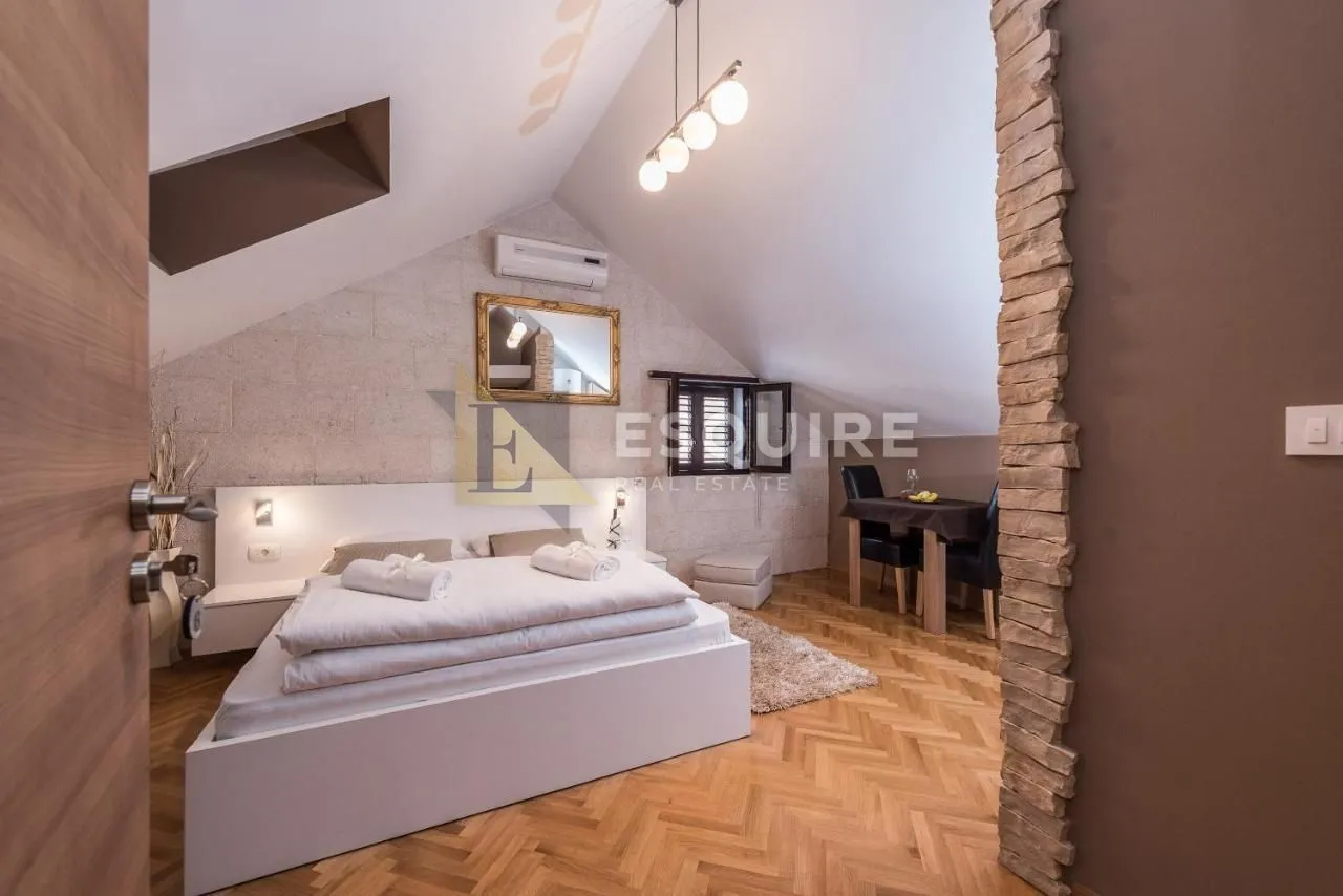 zadar - zgrada u centru stare jezgre grada sa 6 apartmana i 2 poslovna prostora - slika 5