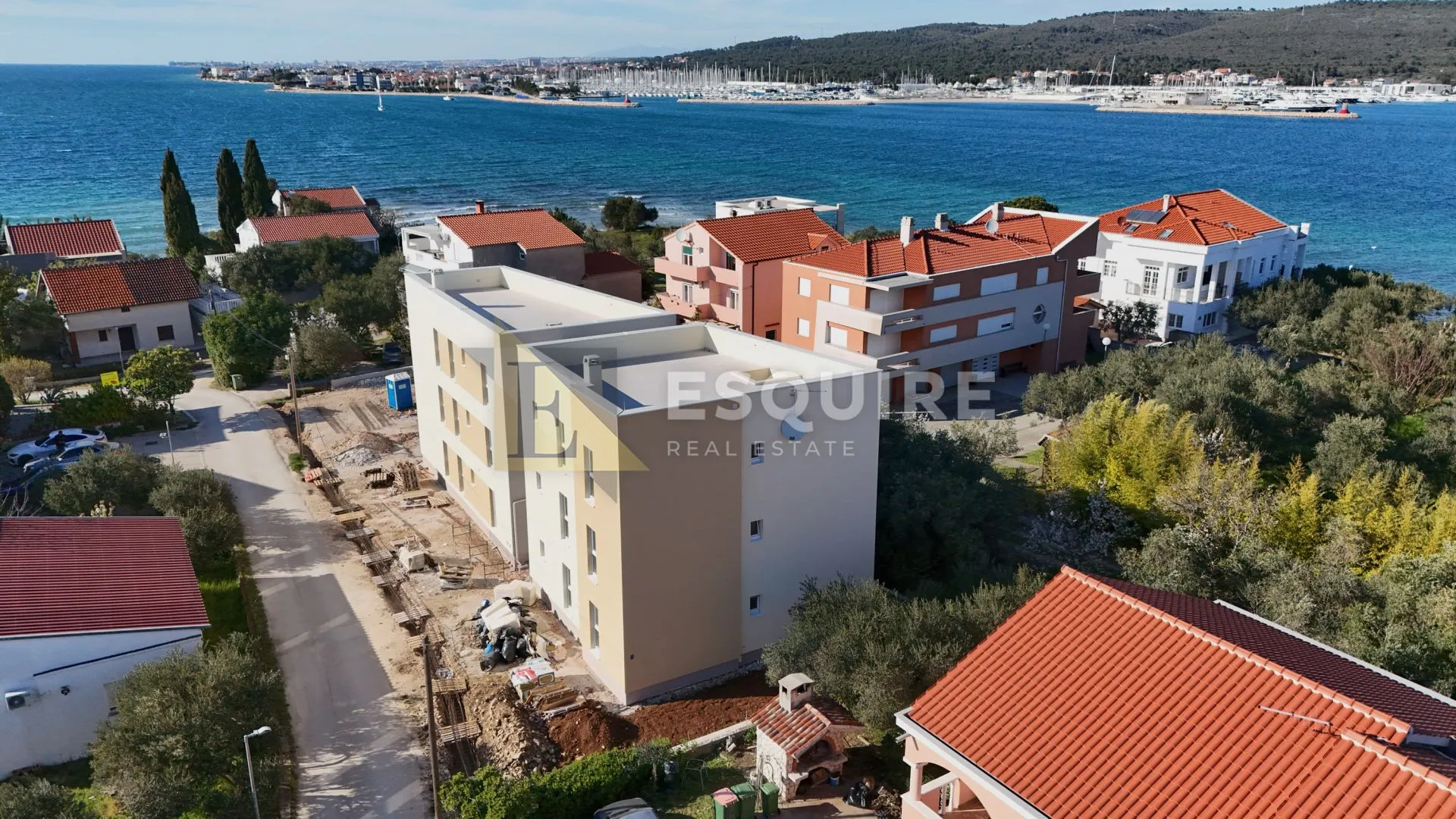 SUKOŠAN - Trosoban stan u prizemlju S2 samo 60m od mora - 91m2