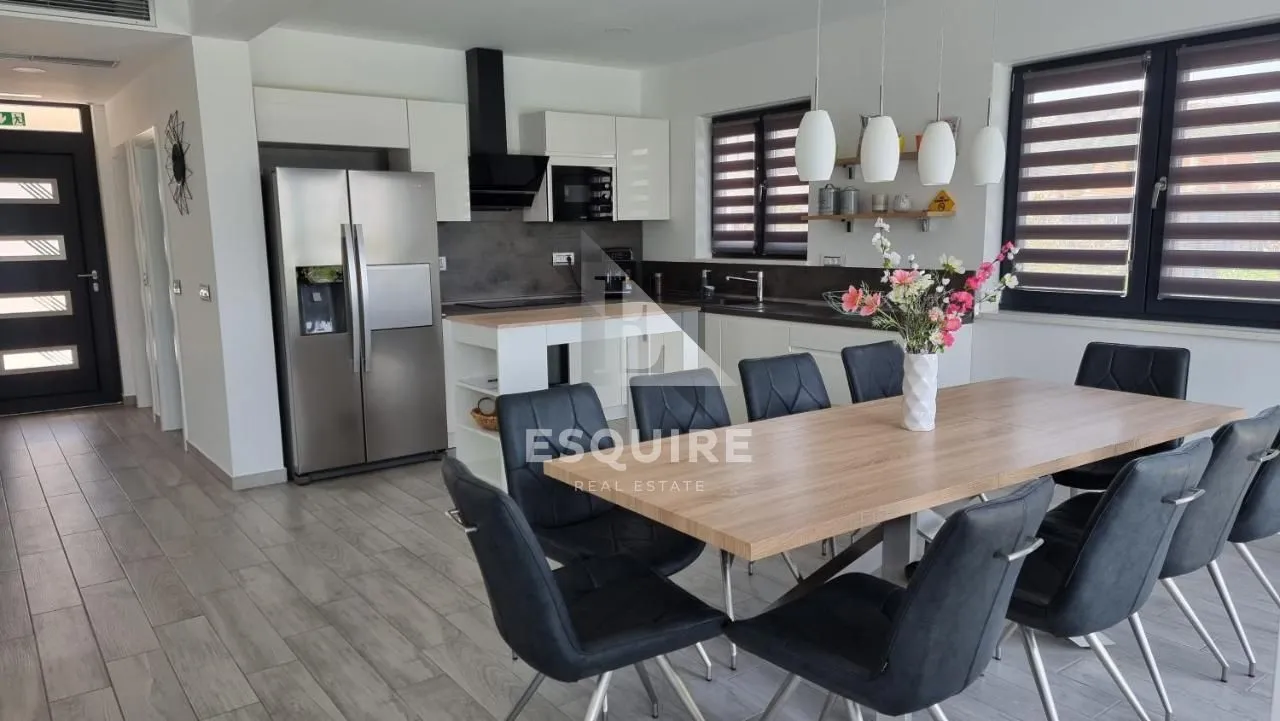 rovanjska - vila katnica s bazenom i velikim vrtom u blizini mora - 270m2 - slika 10
