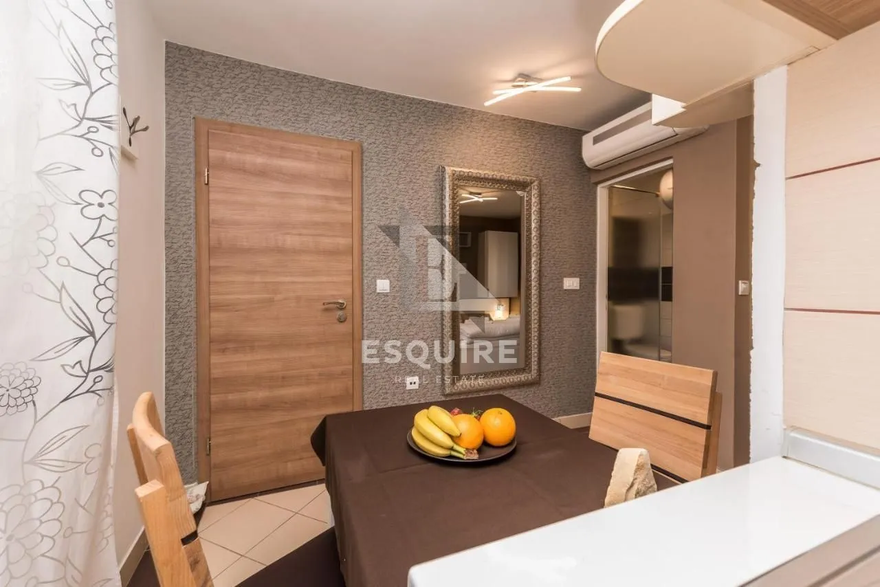 zadar - zgrada u centru stare jezgre grada sa 6 apartmana i 2 poslovna prostora - slika 8