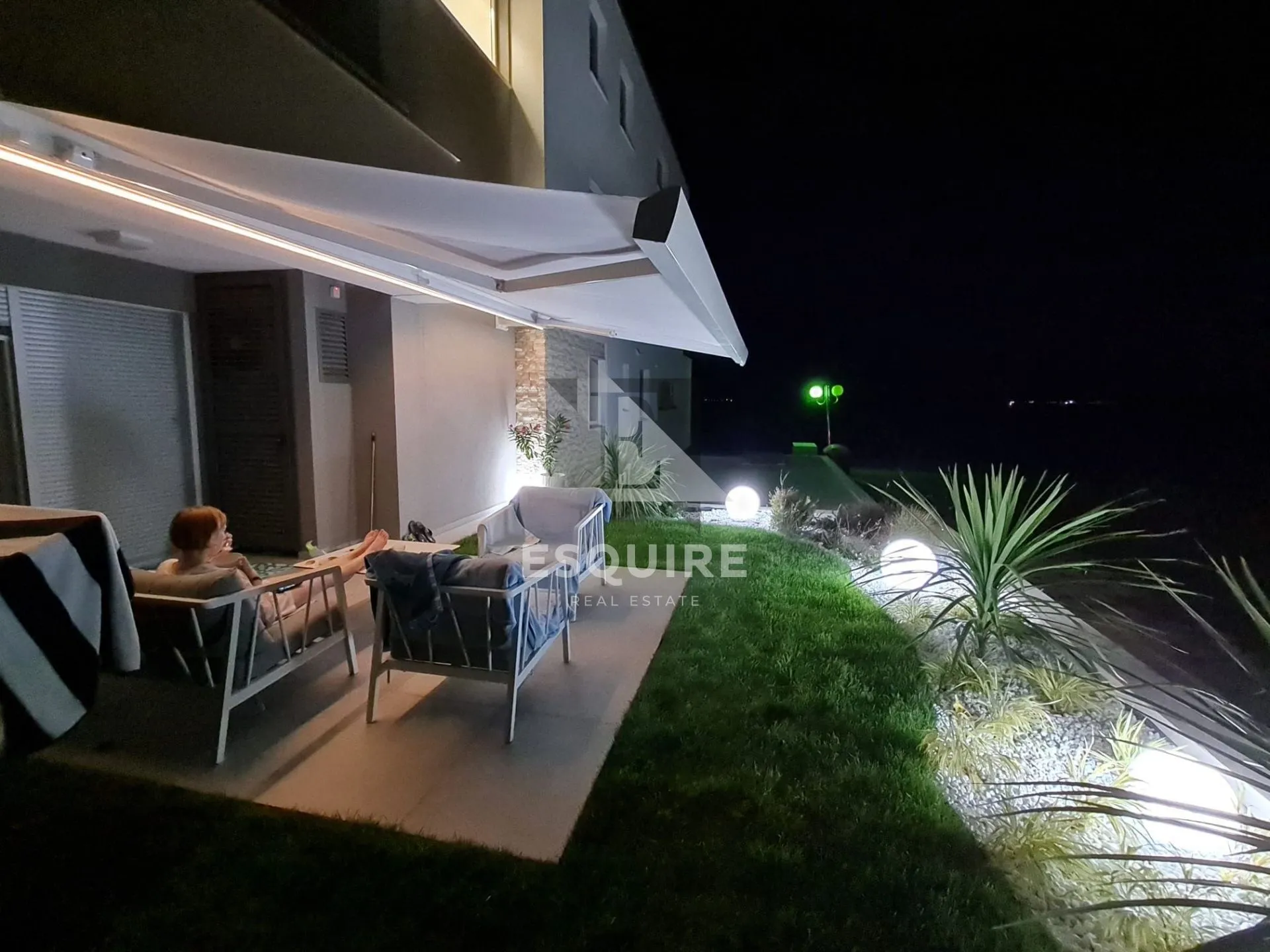 diklo - dvosoban stan s vrtom i garažom 1. red do mora - 89m2 - slika 24