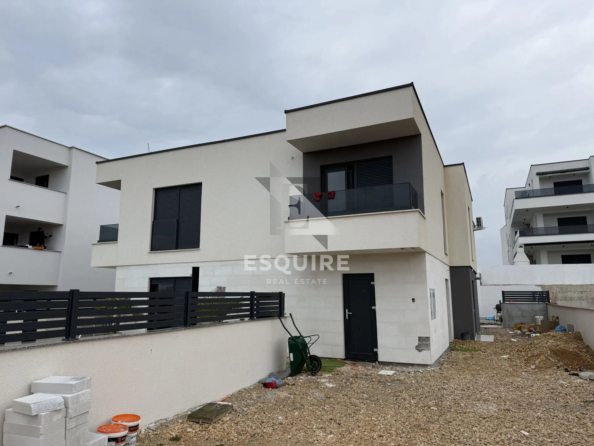 povljana - namještena duplex kuća s grijanim bazenom!! - slika 3