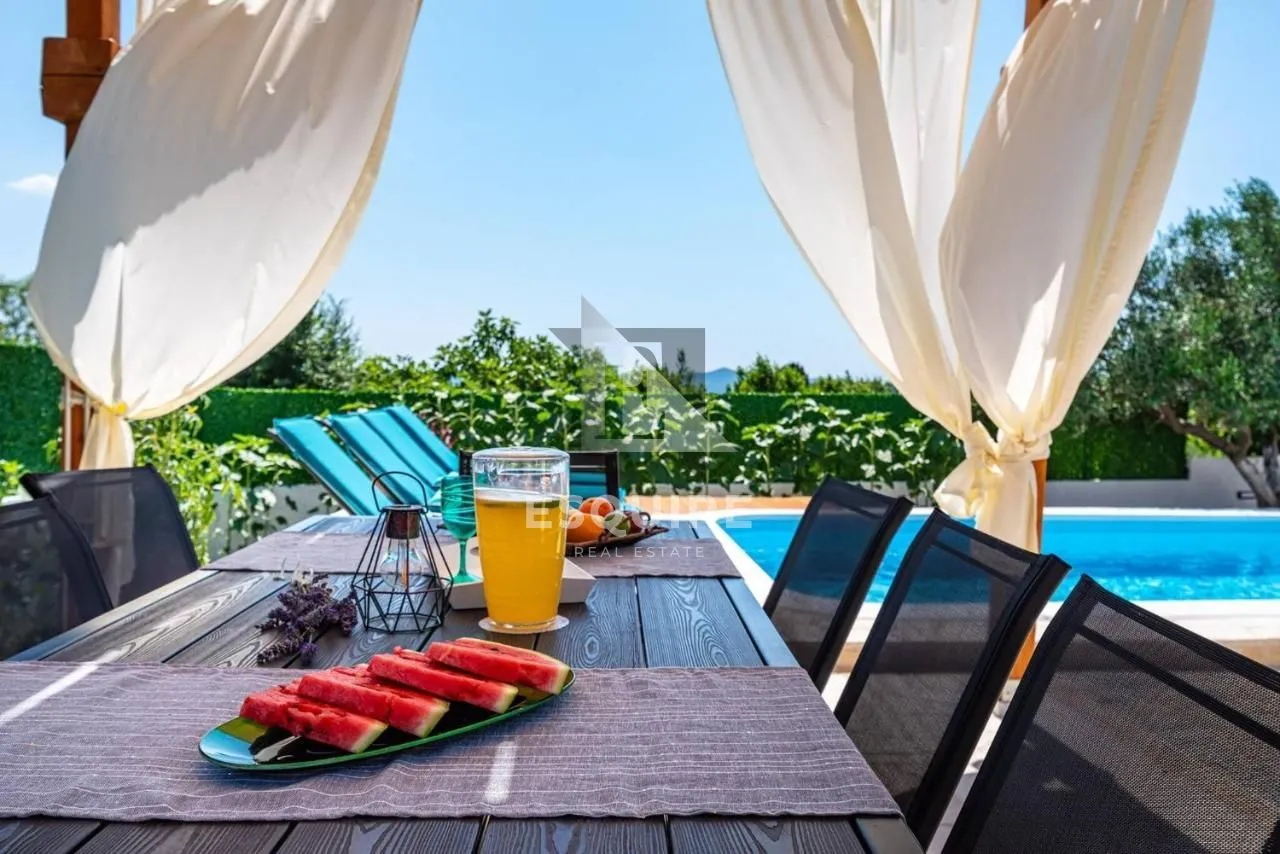 zadar - kuća sa bazenom i pogledom na terenu od 1200m2 - slika 21
