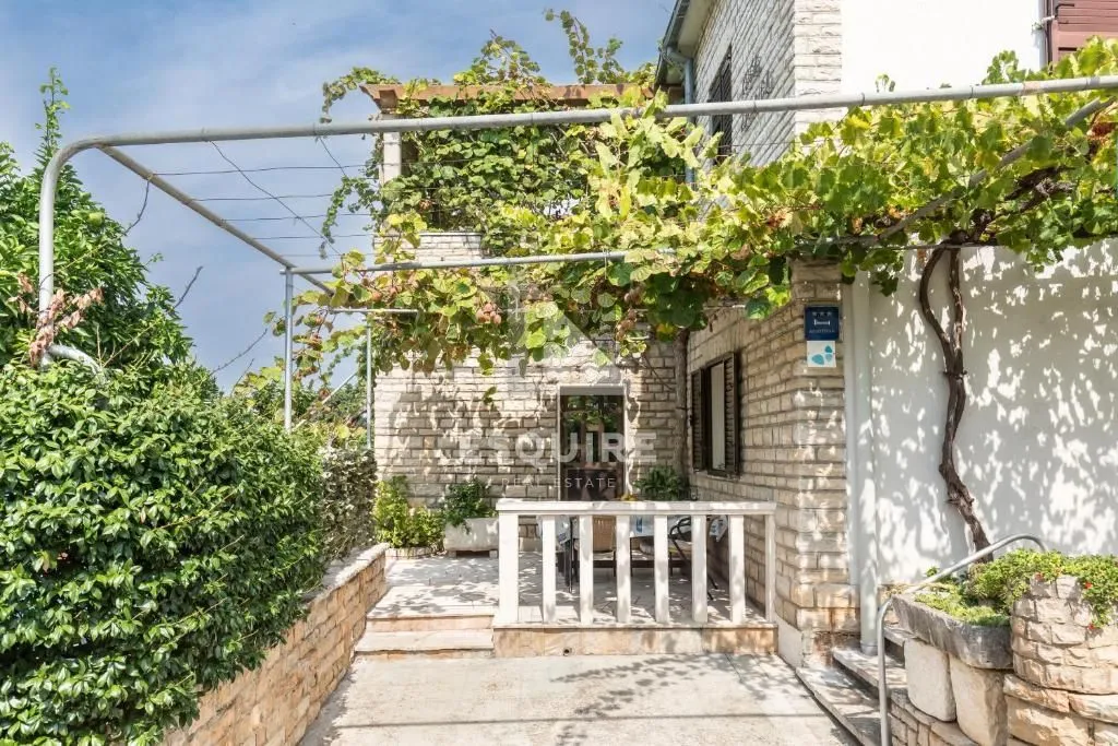 brač - sutivan - kuća sa dvije stambene jedinice i bazenom - 425m2 - slika 40
