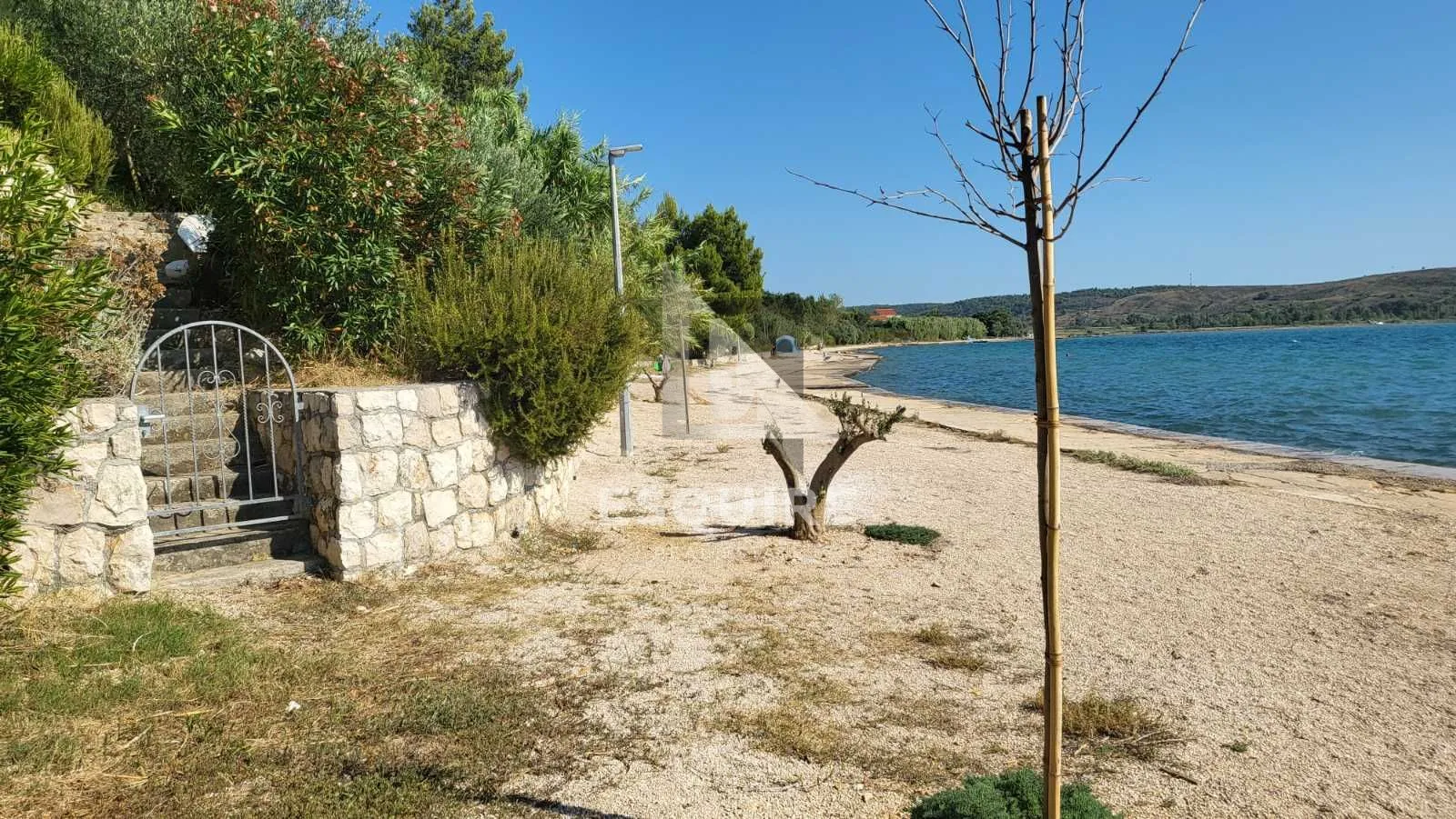 rtina - ekskluzivno - građevinsko zemljište 1. red do mora - 937m2! - slika 1