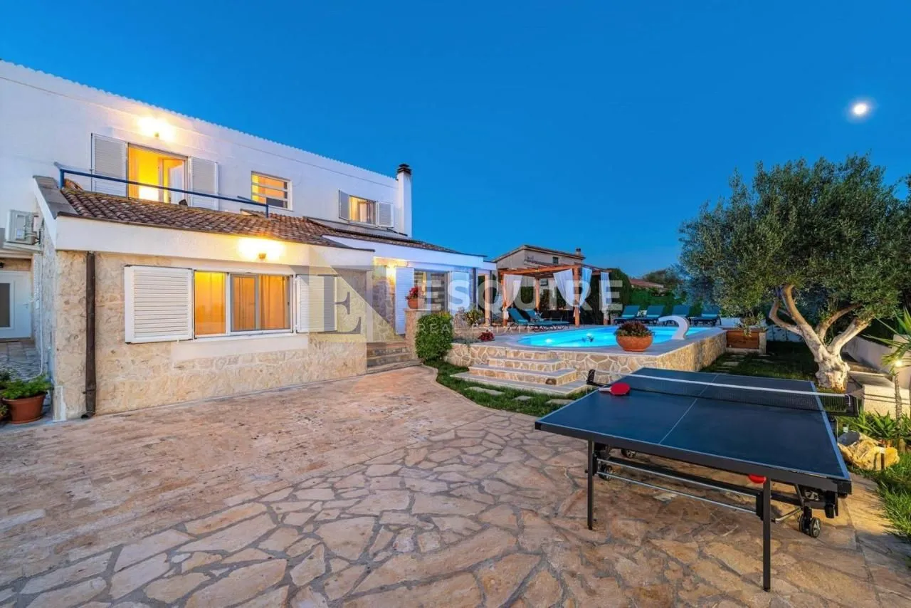 zadar - kuća sa bazenom i pogledom na terenu od 1200m2 - slika 18