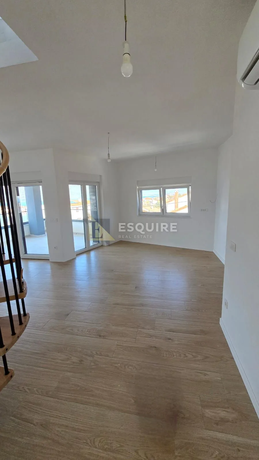 vinjerac - trosoban penthouse s krovnom terasom i panoramskim pogledom na more!! - slika 10