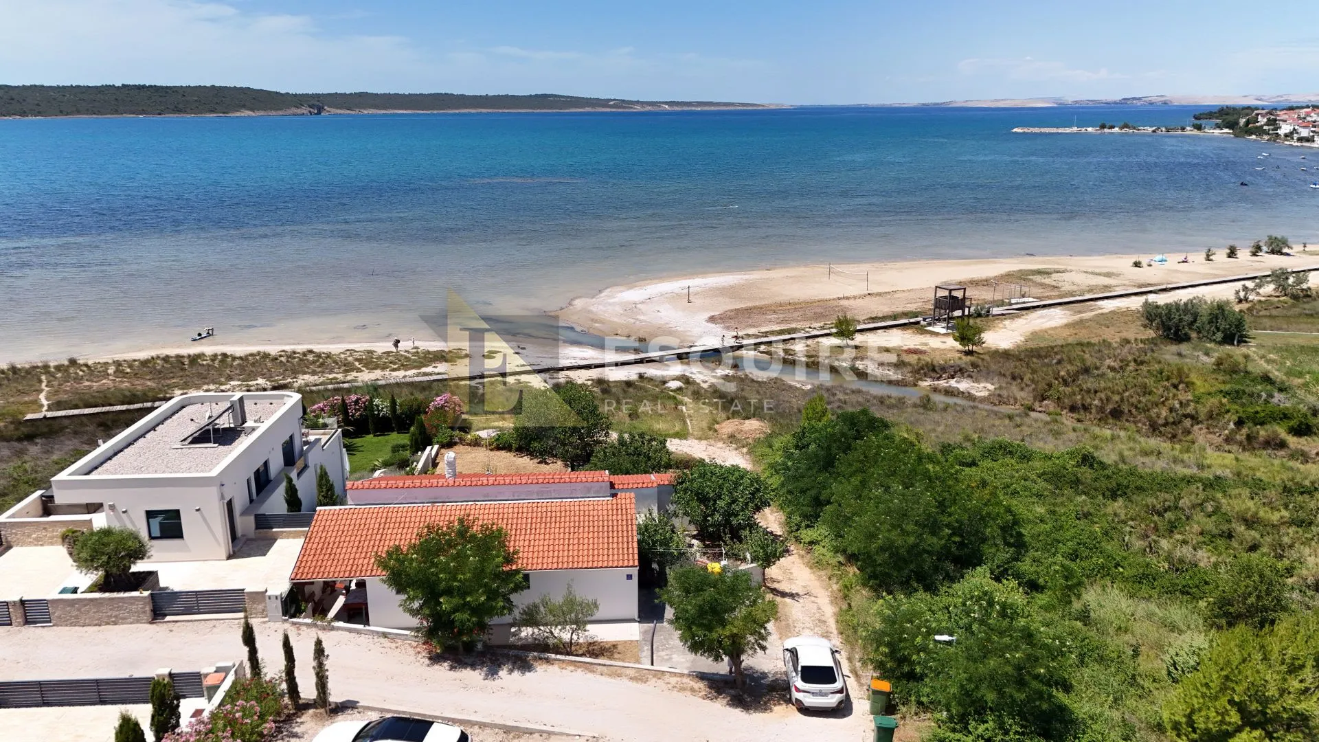 ljubač - samostojeća kuća s velikom okućnicom 1. red do mora - 702m2 - slika 3