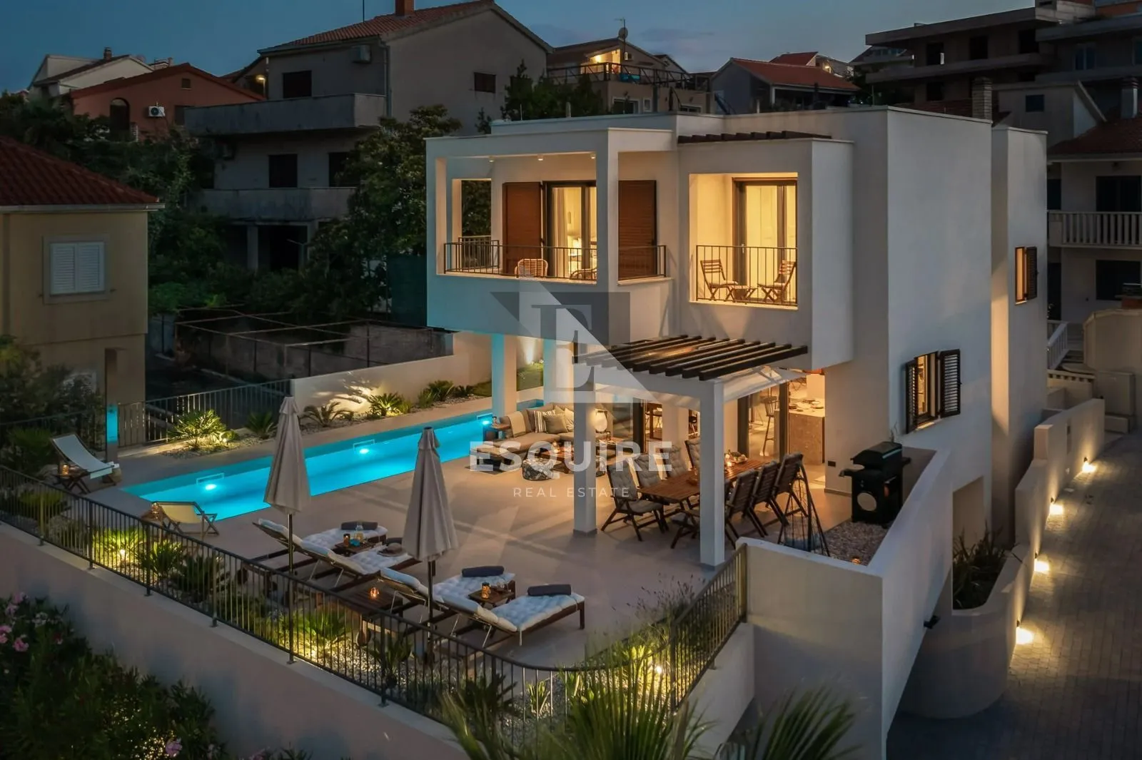 split luksuzna vila 2. red uz pješćanu plažu - slika 3