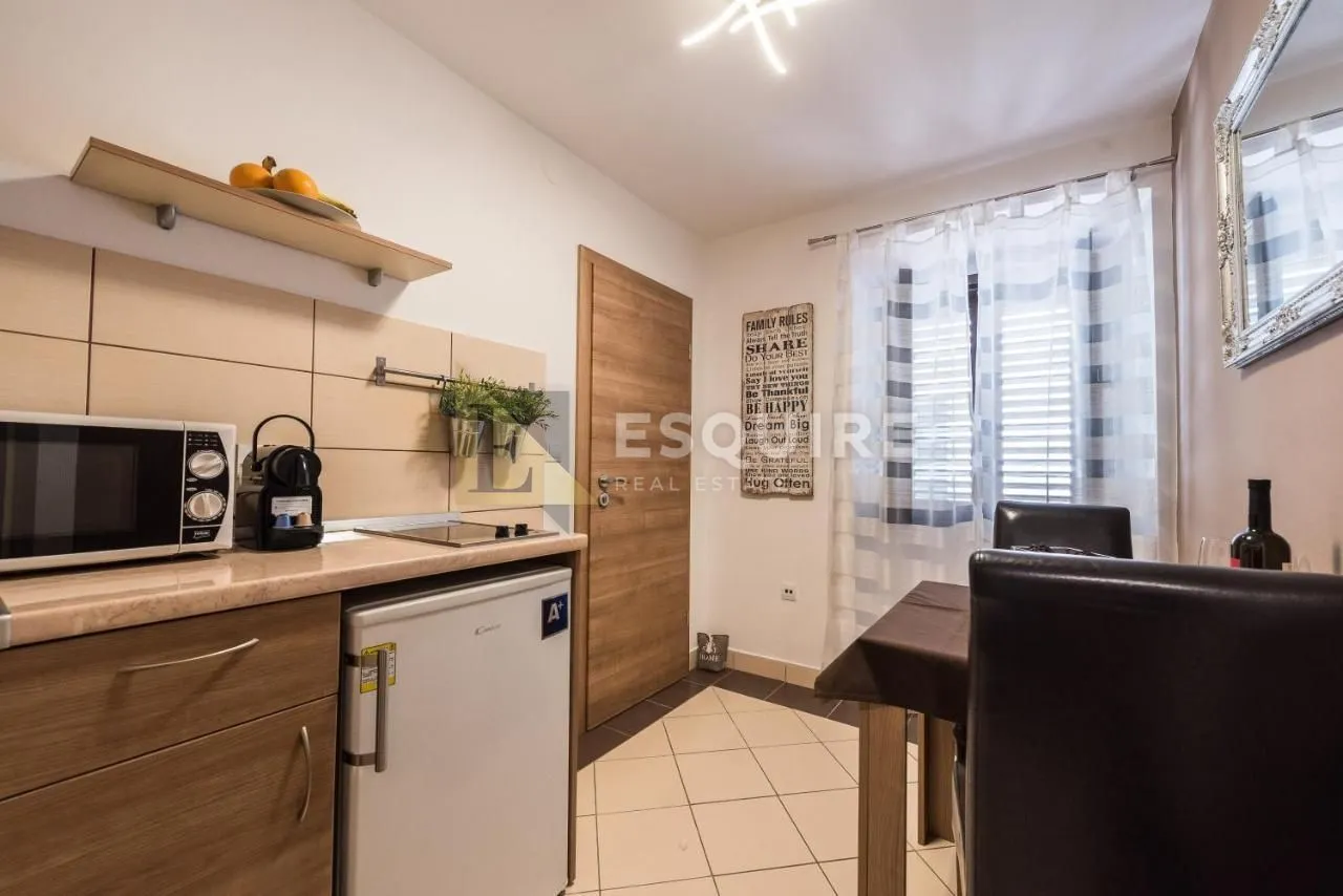 zadar - zgrada u centru stare jezgre grada sa 6 apartmana i 2 poslovna prostora - slika 24