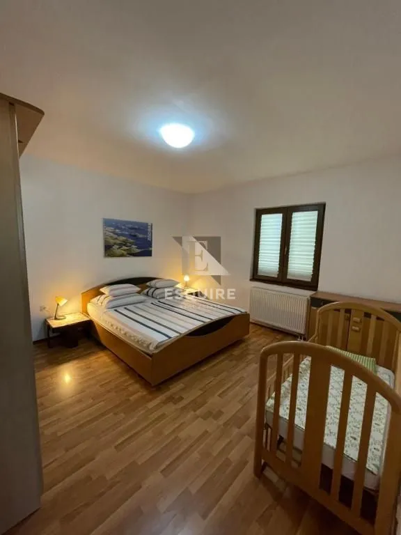 ljubač - samostojeća kuća s velikom okućnicom 1. red do mora - 702m2 - slika 8