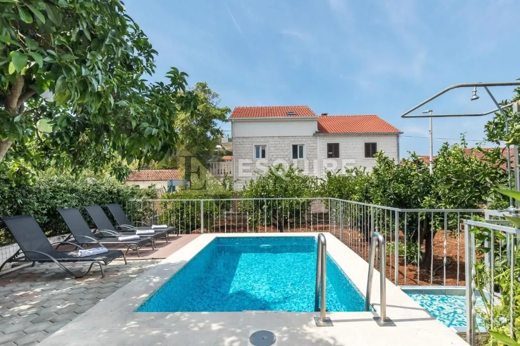 brač - sutivan - kuća sa dvije stambene jedinice i bazenom - 425m2 - slika 32
