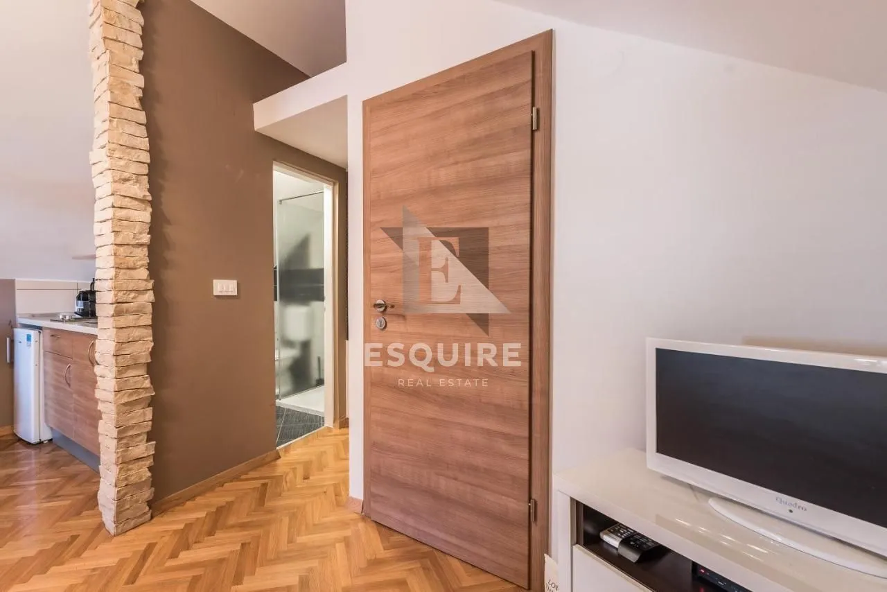 zadar - zgrada u centru stare jezgre grada sa 6 apartmana i 2 poslovna prostora - slika 7