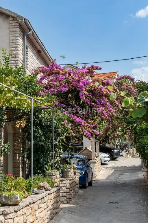 brač - sutivan - kuća sa dvije stambene jedinice i bazenom - 425m2 - slika 42